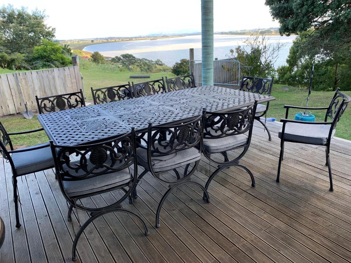 Large Riverfront Home With Spa And Stage Te Kopuru Exterior photo