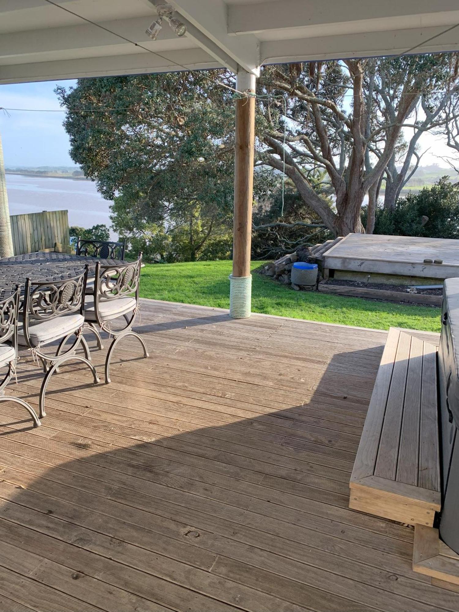 Large Riverfront Home With Spa And Stage Te Kopuru Exterior photo