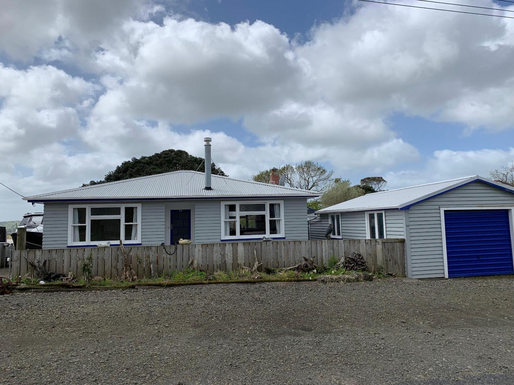 Large Riverfront Home With Spa And Stage Te Kopuru Exterior photo